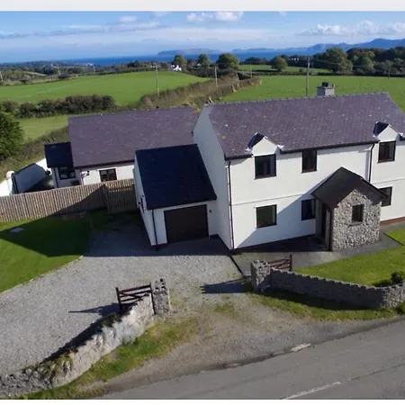 4 Bedroom Detached Farmhouse Mountain Views Beaumaris Exterior photo