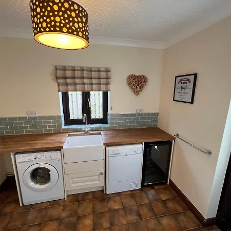 4 Bedroom Detached Farmhouse Mountain Views Beaumaris Exterior photo