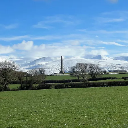 4 Bedroom Detached Farmhouse Mountain Views Beaumaris Exterior photo