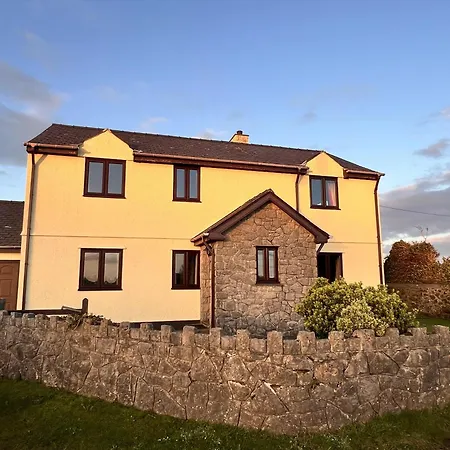 4 Bedroom Detached Farmhouse Mountain Views Beaumaris Exterior photo