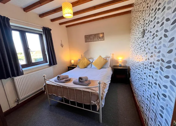 4 Bedroom Detached Farmhouse Mountain Views