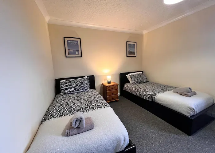 4 Bedroom Detached Farmhouse Mountain Views
