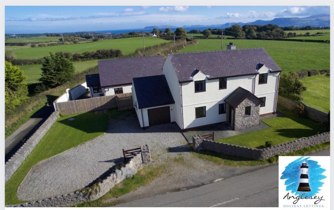 4 Bedroom Detached Mountain Views Holiday home *