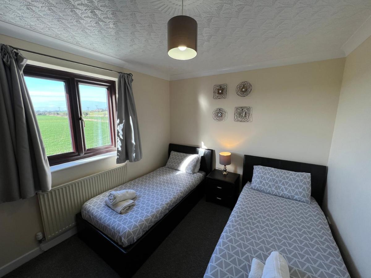 4 Bedroom Detached Mountain Views * Beaumaris